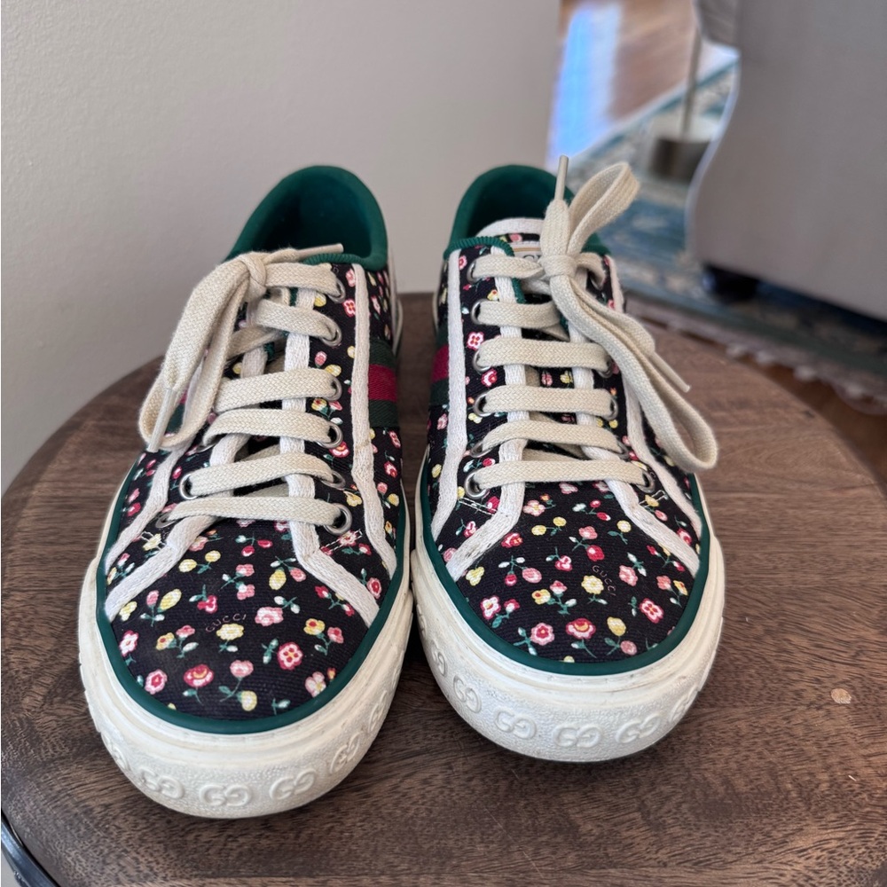 Gucci Floral Black and White Shoes - Picture 7 of 10